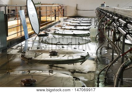 Cleaning of stainless steel wine fermentation vessels