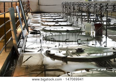 Cleaning of stainless steel fermentation vessels in a winery