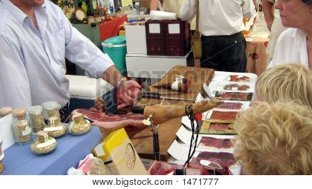 Udskåret kød af grisens ben i Market.Pok/Bacon.Pine.