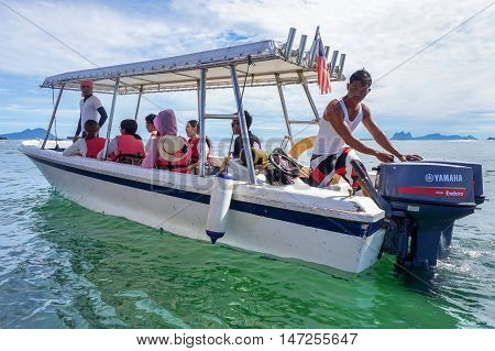 Semporna,Sabah-Sept 10,2016:Speedboat with tourists at Semporna,Sabah on 10th Sept 2016.Semporna town is a gateway for diving & snorkeling trips to the islands of Sipadan,Mabul,Mataking,Maiga & others