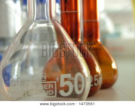 Matériel de laboratoire, bouteilles en verre vide