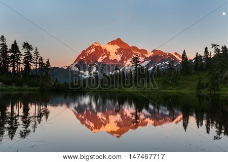 Picture lake and mount Shuksan, Washington