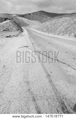 In Oman Asphalt Street White Line And Mountain Panorama