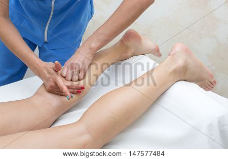 the process of foot massage treatments in the beauty salon