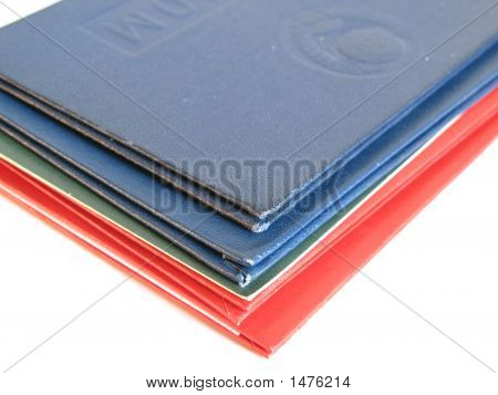 Pilha de cinco Diplomas