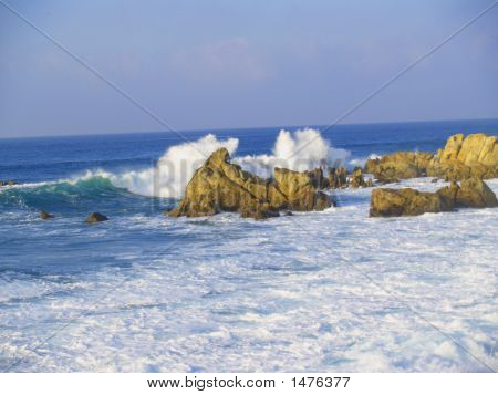Michelemaestrini onda colpendo le rocce