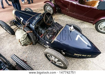 Editorial,16 September 2016: France: Xxxiii Festival Enthousiastes Bugatti In Molsheim. Elegant Retr