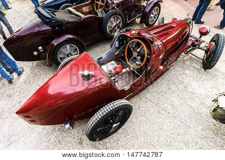 Editorial,16 September 2016: France: Xxxiii Festival Enthousiastes Bugatti In Molsheim. Elegant Retr