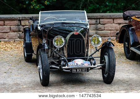Editorial,16 September 2016: France: Xxxiii Festival Enthousiastes Bugatti In Molsheim. Elegant Retr