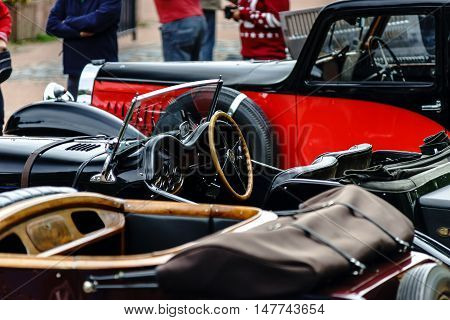 Editorial,16 September 2016: France: Xxxiii Festival Enthousiastes Bugatti In Molsheim. Elegant Retr