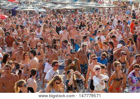 BUDV- JULY 17 : CROWD IN FRONT OF THE DANCE PARADISO STAGE DAY SESSION AT BEACH AT SEA DANCE FESTIVAL 2015 MUSIC FESTIVAL JULY 17 2015 IN BUDVA JAZ BEACH MONTENEGRO