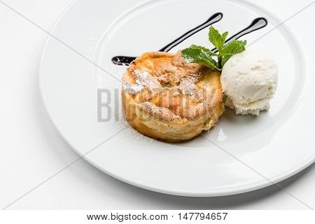 apple cake with ice cream