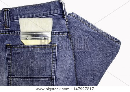 Chapin painted on jeans pockets of artisans.