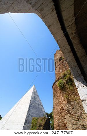 Rome, Roma, Piramide Cestia, Italy, Lazio, Europe