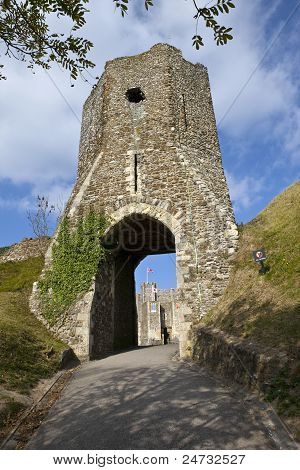Colton si Gate v Dover Castle