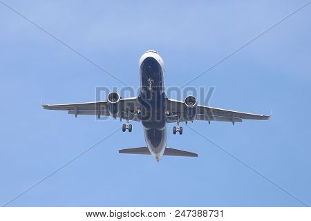 Airplane Approach To Landing