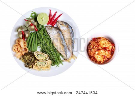 Fresh Shrimp Chili Dip As Nam Prik Kung Sod  In Thai And Deep Fired Mackarel,vegetable Omelet,crispy