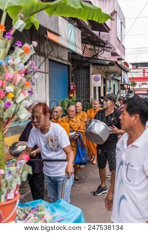 Kathin Ceremony At Thai Temple (wat Thai)