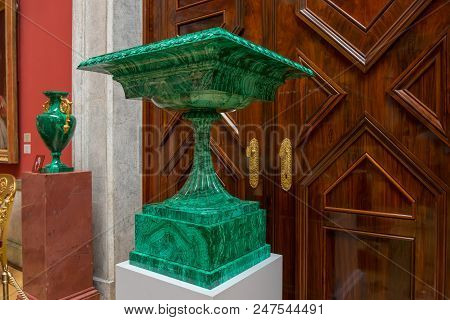 Saint Petersburg, Russia - August 18, 2017: The Malachite Vase In The Interior Of State Hermitage In