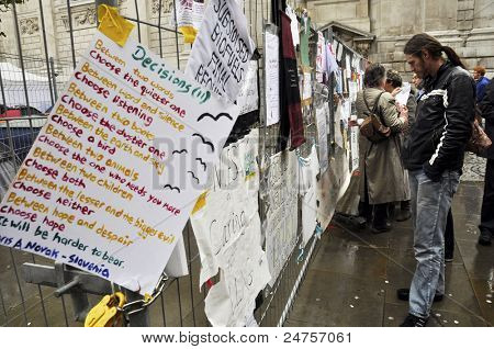 Londra - 27 ottobre: Dal 15 ottobre, centinaia di manifestanti occupano LSX hanno depositato un accampamento 