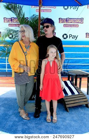 LOS ANGELES - JUN 30:  Judith Spade, David Spade,  Harper Spade at the 