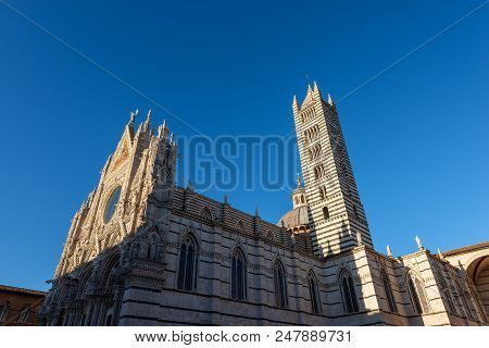 Siena Cathedral (santa Maria Assunta) 1220-1370 With Clear Blue Sky. Toscana (tuscany), Italy, Europ