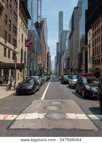 New York, Usa - June 2, 2019: Image With A View Of The Residential Skyscraper 432 Park Avenue, Taken