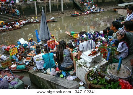 Amphawa Floating Market, Samut Songkhram,thailand