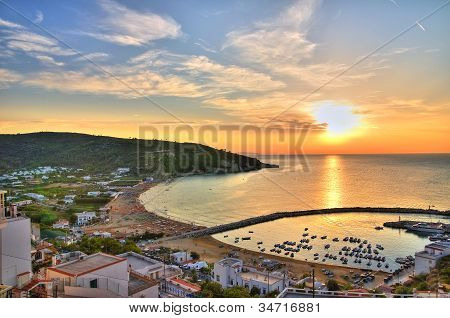 ทัศนียภาพของ Peschici Puglia อิตาลี
