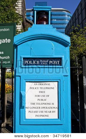 Publicznych pole wezwanie policji w Londynie