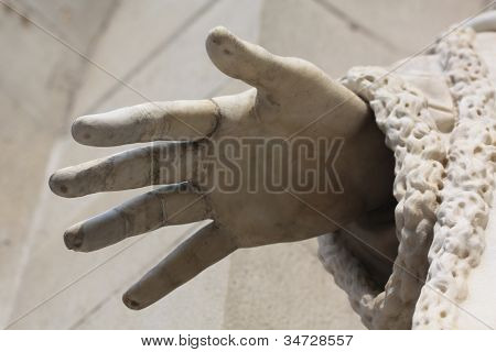 มือของรูปปั้น