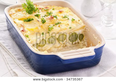 Potato gratin with green asparagus