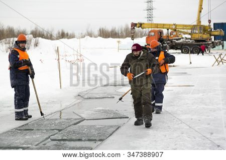 Installers In Life Jackets Rafting Ice Panels To The Lane With The Beograms