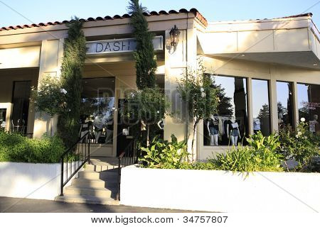 CALABASAS - 27 de mayo: Tienda de Dash el 27 de mayo de 2012 en Calabasas, California. El pronto a ser cerrada pelea