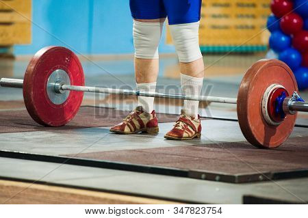 Man Of Powerlifter Squat Competition Deadlift