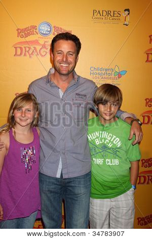 LOS ANGELES - 12 jul: ถึง Chris Harrison และลูกที่ 'มังกร' นำเสนอ โดย Ringling B