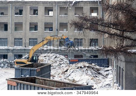 Dismantling, Destruction Of A Multi-storey Building With The Help Of A Large Excavator. The Windows 
