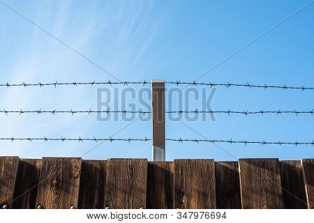 Barbed Wire Wooden Fence Border War Crysis News