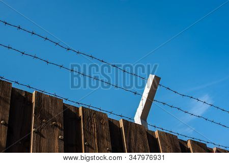 Barbed Wire Wooden Fence Border War Crysis News