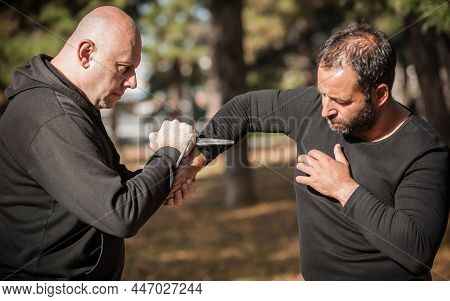 Knife Vs Knife Fight. Kapap Instructors Demonstrates Sombrada Drill Training