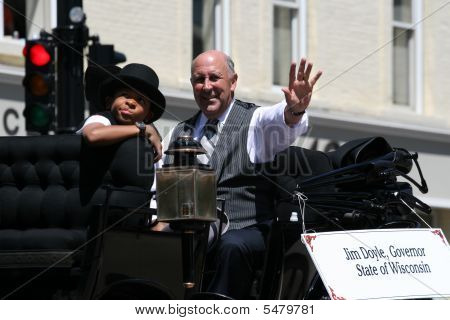 Wisconsin Govener Jim Doyle At Great Circus Parade Milwaukee Wi July 12 2009