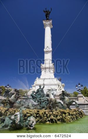 Monumento Aux Girondins e Fontana