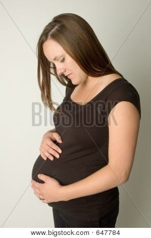 Unga gravid kvinna