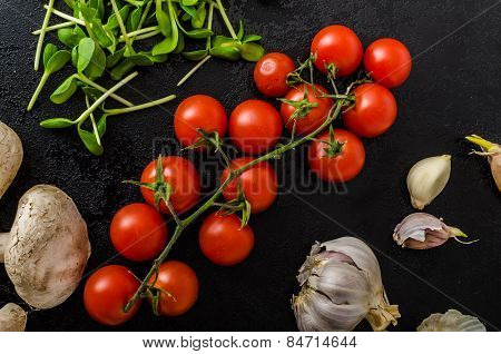 Bio Garlic, Spices And Wild Mushrooms From The Home Garden