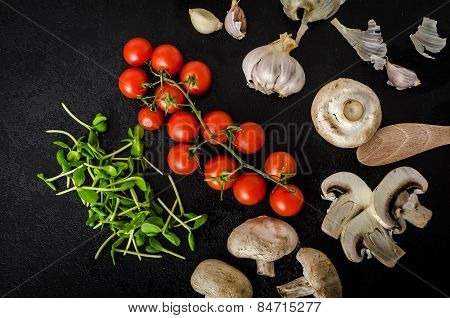 Bio Garlic, Spices And Wild Mushrooms From The Home Garden