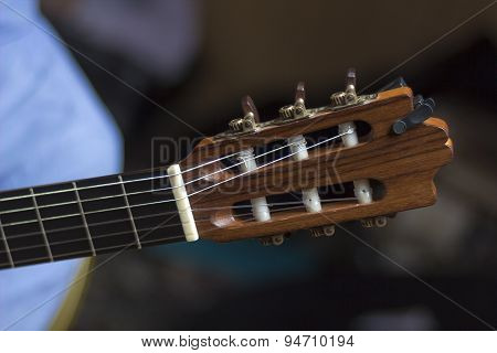 Acoustic Guitar's Fretboard Head