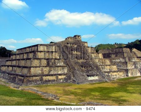 Praça principal de El Tajin