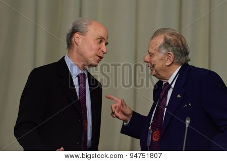 ST. PETERSBURG, RUSSIA - JUNE 22, 2015: Nobel Prize Laureates Roger Kornberg (left) and Zhores Alferov during Saint Petersburg scientific forum 