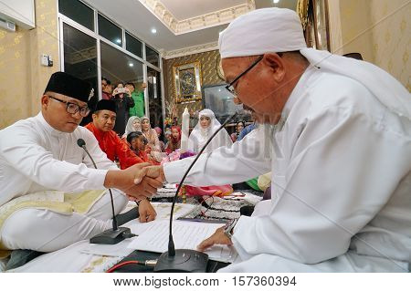 Bandar Seri Begawan,Brunei-Nov 12,2016:Nikah ceremony in Brunei traditional wedding at Brunei Darussalam.In the Islamic legal,it implies a marriage contract in the presence of a minimum of two males.