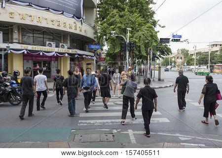 BANGKOK THAILAND - OCT 28 : A crowd of mourners on Ratchadamnoen Klang road in Sanam Luang area while the funeral of king Bhumibol Adulyadej in Grand Palace on october 28 2016